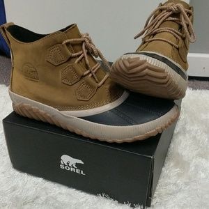 Sorel Out N About boots